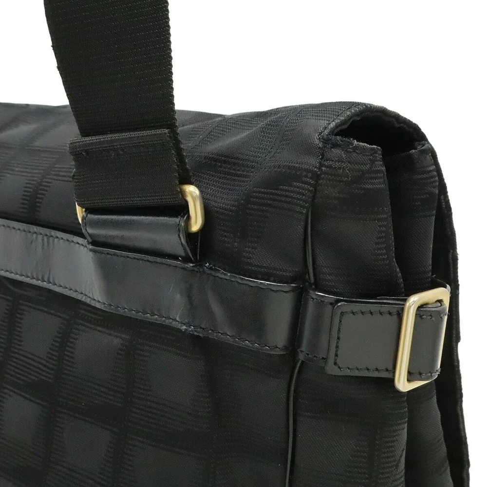 CHANEL Black Shoulder Bag